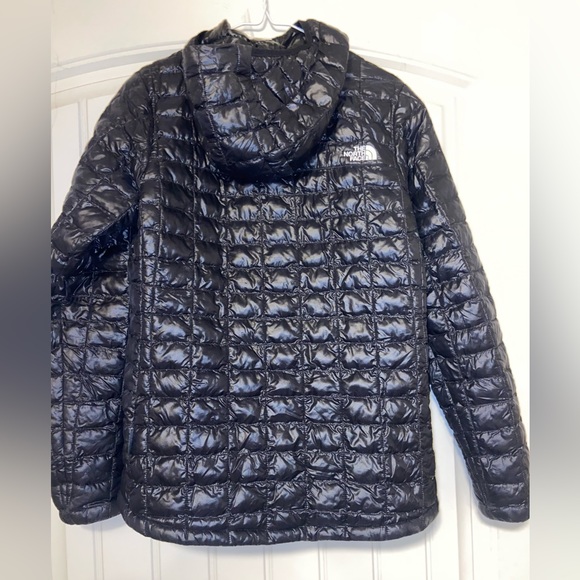 women’s black north face thermoball eco hoodie jacket - Picture 3 of 3